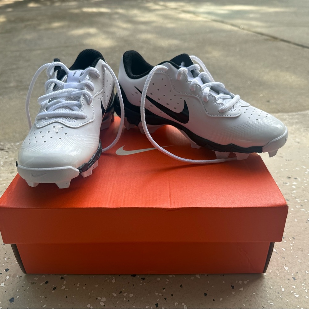 Nike White and Black Baseball Cleats